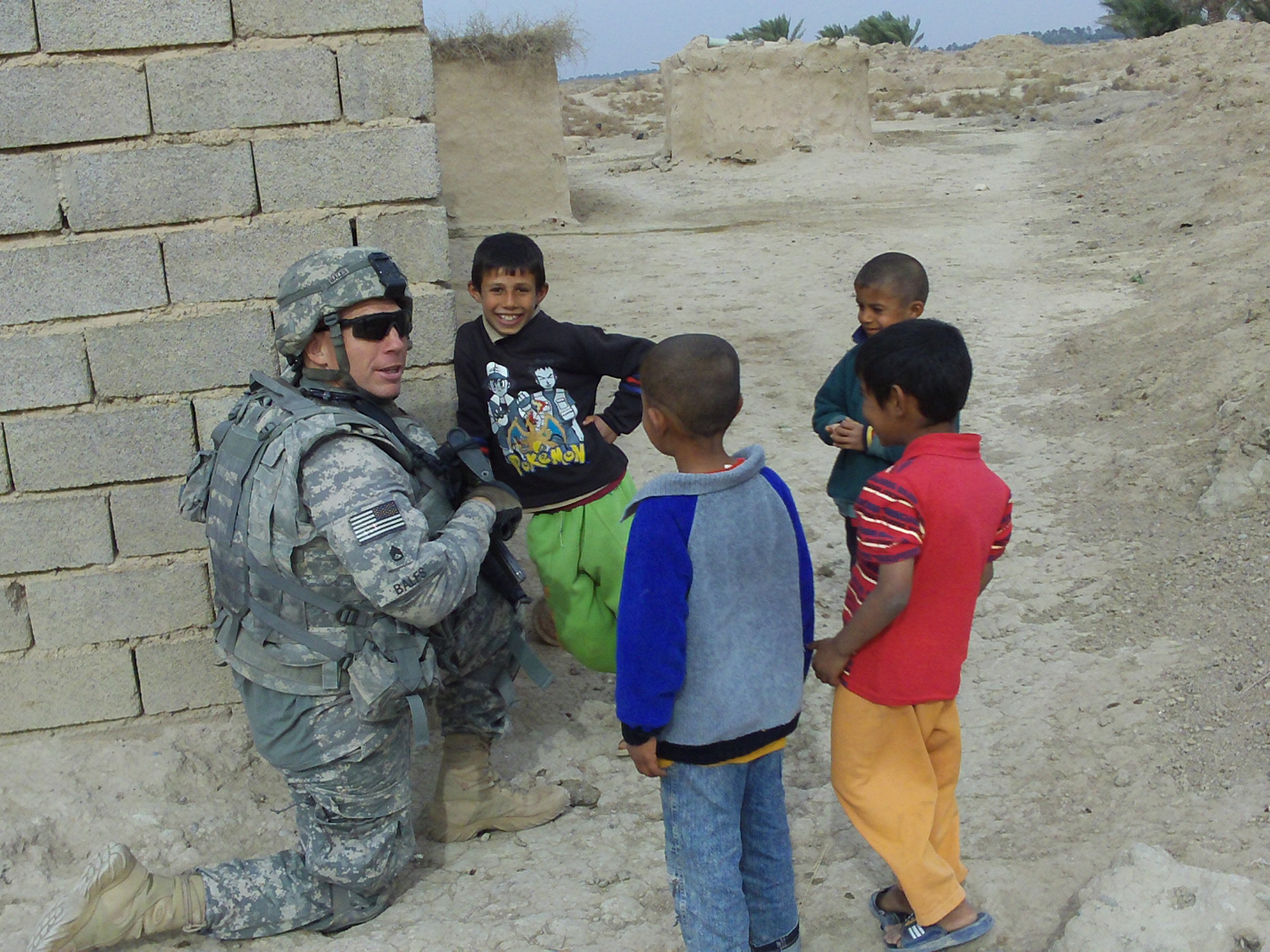 bob bales with iraqi kids